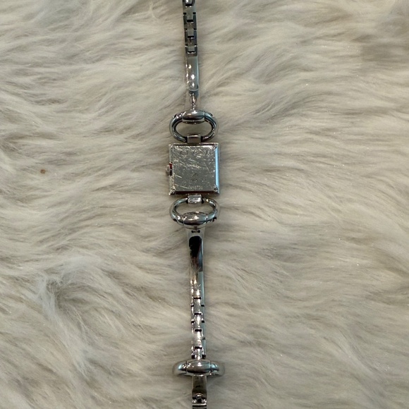 Gucci Tornabuoni 120 White Sunburst Dial with 3 Diamonds - Picture 6 of 8